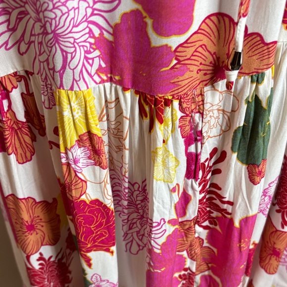 Petal & Pup Red and Cream Floral Maxi/Midi Dress US6
Cottagecore - Picture 10 of 14